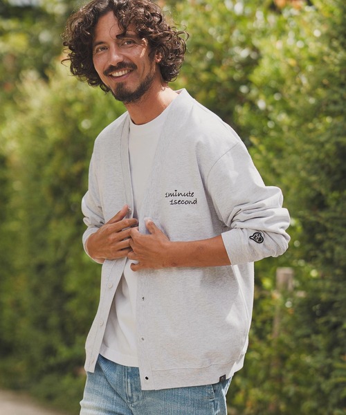 1minute 1second(ワンミニットワンセカンド)の「mcg3724-10oz loose fit cardigan with cursive embroidery カーディガン(1M25F320)(カーディガン/ボレロ・メンズ・アッシュ/ネイビー/ブラック・XL/L/M)」の2枚目の写真
