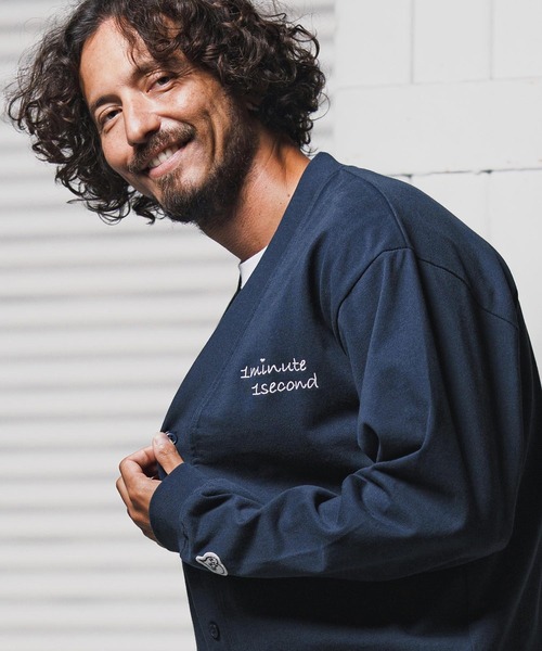 1minute 1second(ワンミニットワンセカンド)の「mcg3724-10oz loose fit cardigan with cursive embroidery カーディガン(1M25F320)(カーディガン/ボレロ・メンズ・アッシュ/ネイビー/ブラック・XL/L/M)」の11枚目の写真