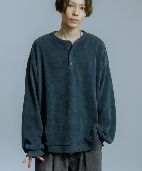 Crownor(クラウノアー)の「細畝 ヘンリーネック 長袖カットソー(Tシャツ/カットソー・メンズ・チャコール/ネイビー/グレイッシュベージュ/ワイン・MEDIUM/LARGE)」の4枚目の写真