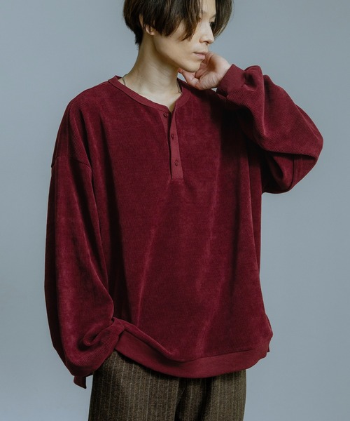 Crownor(クラウノアー)の「細畝 ヘンリーネック 長袖カットソー(Tシャツ/カットソー・メンズ・チャコール/ネイビー/グレイッシュベージュ/ワイン・MEDIUM/LARGE)」の1枚目の写真