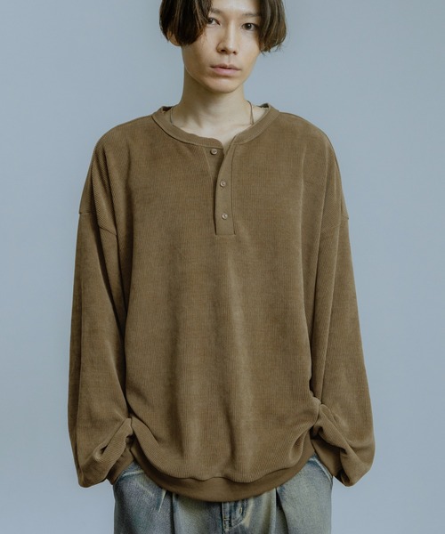 Crownor(クラウノアー)の「細畝 ヘンリーネック 長袖カットソー(Tシャツ/カットソー・メンズ・チャコール/ネイビー/グレイッシュベージュ/ワイン・MEDIUM/LARGE)」の3枚目の写真