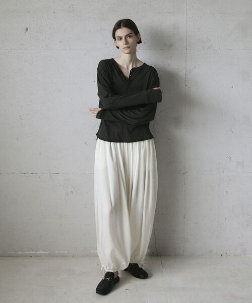 GARAGE OF GOOD CLOTHING（ガレージオブグッドクロージング）の「【日本製】シアーヘンリーネックプルオーバー（Tシャツ/カットソー・レディース・ベージュ/ホワイト/チャコールグレー・FREE）」の5枚目の写真