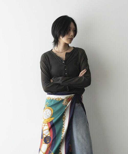 GARAGE OF GOOD CLOTHING（ガレージオブグッドクロージング）の「【日本製】シアーヘンリーネックプルオーバー（Tシャツ/カットソー・レディース・ベージュ/ホワイト/チャコールグレー・FREE）」の9枚目の写真