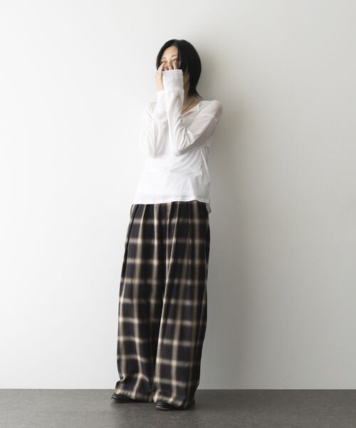 GARAGE OF GOOD CLOTHING（ガレージオブグッドクロージング）の「【日本製】シアーヘンリーネックプルオーバー（Tシャツ/カットソー・レディース・ベージュ/ホワイト/チャコールグレー・FREE）」の16枚目の写真