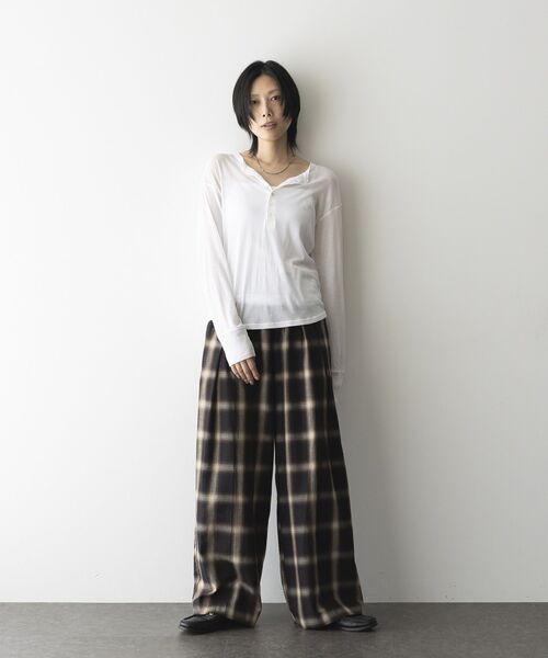 GARAGE OF GOOD CLOTHING（ガレージオブグッドクロージング）の「【日本製】シアーヘンリーネックプルオーバー（Tシャツ/カットソー・レディース・ベージュ/ホワイト/チャコールグレー・FREE）」の20枚目の写真