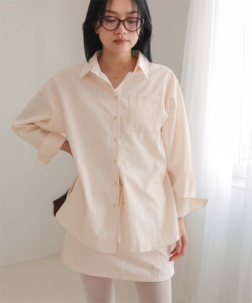 miette(ミエット)の「サッカーチェックシャツスカートセット(セットアップ・レディース・ネイビー/オフホワイト/ライトブルー/ライトベージュ・L/M/S)」の2枚目の写真