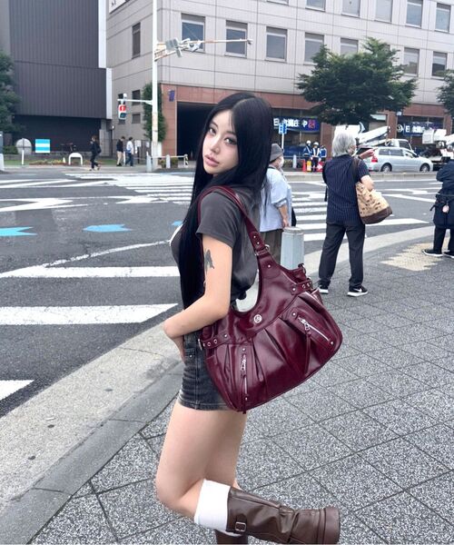 エンバー バックル ショルダーバッグ バーガンディ（ショルダーバッグ