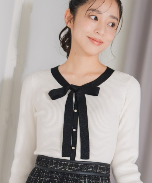 MISCH MASCH(ミッシュマッシュ)の「2025秋冬新作 ラメ配色ボウタイニット(ニット/セーター・レディース・ラベンダー/ホワイト/レッド/ブラック・フリ-)」の1枚目の写真