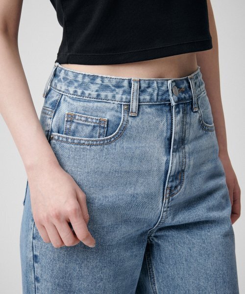 MUSINSA STANDARD WOMAN（ムシンサスタンダードウーマン）の「ウィメンズストレートクロップデニムパンツ[ライトインディゴ]（デニムパンツ・レディース・その他・24/25/26/27）」の4枚目の写真