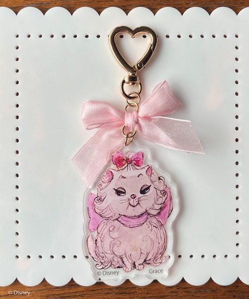 Disney(ディズニー)の「【Disney】おしゃれキャット / マリー アクリルリボンチャーム(チャーム・レディース・ピンク・FREE)」の2枚目の写真