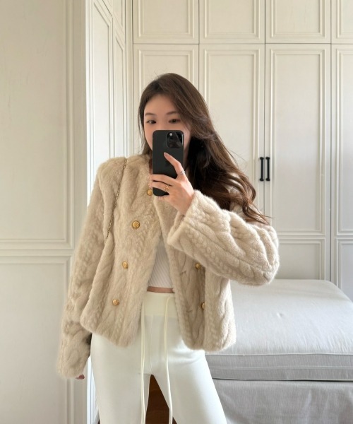 gossip!ロサンゼルス(ゴシップロサンゼルス)の「Y2Kガーリー レトロふわもこ クルーネック ダブルボタンジャケット(ノーカラージャケット・レディース・ベージュ/オフホワイト・FREE)」の9枚目の写真