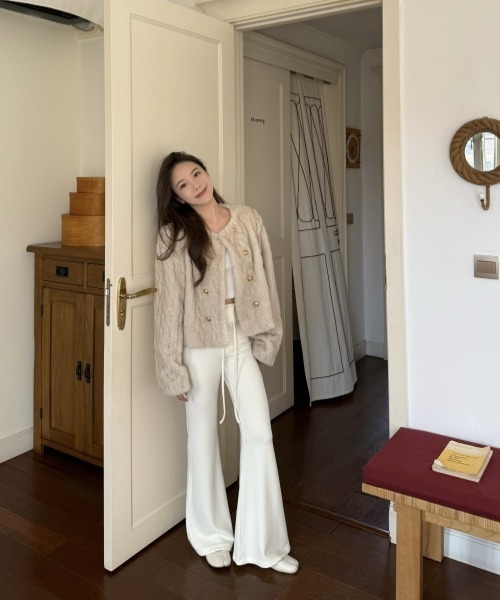 gossip!ロサンゼルス(ゴシップロサンゼルス)の「Y2Kガーリー レトロふわもこ クルーネック ダブルボタンジャケット(ノーカラージャケット・レディース・ベージュ/オフホワイト・FREE)」の11枚目の写真
