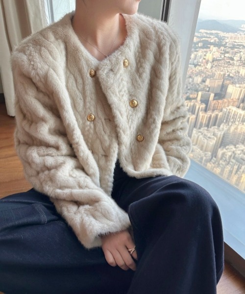 gossip!ロサンゼルス(ゴシップロサンゼルス)の「Y2Kガーリー レトロふわもこ クルーネック ダブルボタンジャケット(ノーカラージャケット・レディース・ベージュ/オフホワイト・FREE)」の15枚目の写真