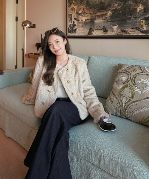 gossip!ロサンゼルス(ゴシップロサンゼルス)の「Y2Kガーリー レトロふわもこ クルーネック ダブルボタンジャケット(ノーカラージャケット・レディース・ベージュ/オフホワイト・FREE)」の18枚目の写真