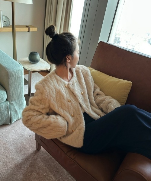 gossip!ロサンゼルス(ゴシップロサンゼルス)の「Y2Kガーリー レトロふわもこ クルーネック ダブルボタンジャケット(ノーカラージャケット・レディース・ベージュ/オフホワイト・FREE)」の20枚目の写真