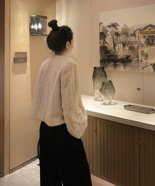 gossip!ロサンゼルス(ゴシップロサンゼルス)の「Y2Kガーリー レトロふわもこ クルーネック ダブルボタンジャケット(ノーカラージャケット・レディース・ベージュ/オフホワイト・FREE)」の13枚目の写真