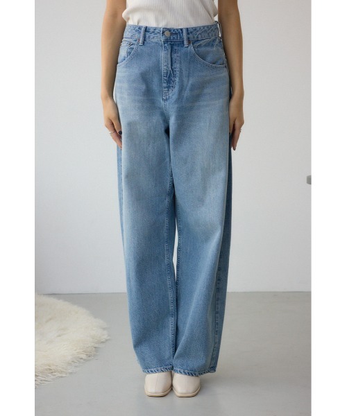AZUL by moussy（アズールバイマウジー）の「【WEB限定】L/B ライトオンスカーブデニム ショート丈（デニムパンツ・レディース・ライトブルー・23inch/24inch）」の5枚目の写真