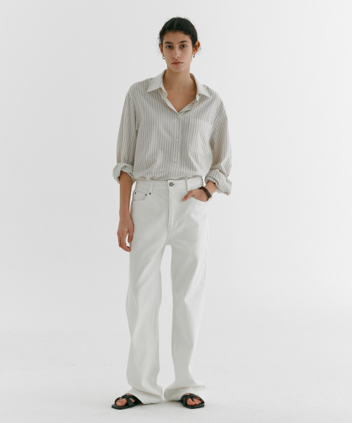 STEP AROUND(ステップアラウンド)の「STRAIGHT FIT DAILY JEAN_WHITE(デニムパンツ・レディース・その他・MEDIUM/SMALL)」の1枚目の写真