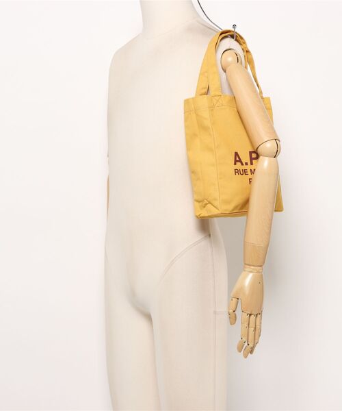 A.P.C.（アーペーセー）の「TOTE LOU RUE MADAME SMALL 2.0（トートバッグ・レディース・オレンジ系その他/ライトグレー/ベージュ・ONESIZE）」の7枚目の写真