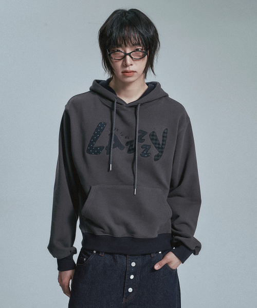 MOO(エムオーオー)の「レイジマルチアップリケフード - ダークグレー(パーカー・メンズ・ダークグレー・MEDIUM/LARGE)」の1枚目の写真