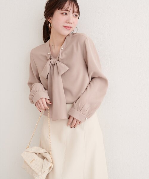 natural couture（ナチュラルクチュール）の「２WAYリボンタイブラウス（シャツ/ブラウス・レディース・グレイッシュベージュ/オフホワイト/グレー/ネイビー・FREE）」の3枚目の写真