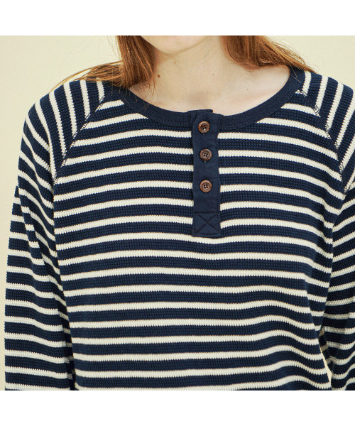 CHIQUITA（チキータ）の「ヘンリーネックスウェットシャツ（STワッフル）ネイビー243601TNV（Tシャツ/カットソー・レディース・その他・SMALL/MEDIUM）」の2枚目の写真