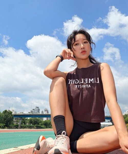 LIMELIGHT APPAREL（ライムライトアパレル）の「アスリット レディース クロップスリーブレス (ブラック/レッド)（Tシャツ/カットソー・レディース・その他・SMALL/MEDIUM/LARGE）」の4枚目の写真