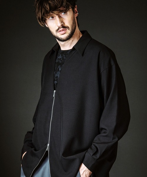 NO ID.(ノーアイディ)の「【NO ID.】V-Neck Zip Big Shirt / Vネック ジップ ビッグ シャツ(シャツ/ブラウス・メンズ・グレー/ホワイト/ブラック・ONE SIZE)」の2枚目の写真