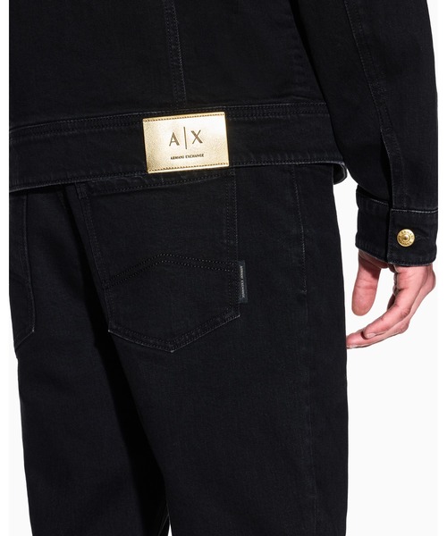 ARMANI EXCHANGE(アルマーニエクスチェンジ)の「【A|X アルマーニ エクスチェンジ】<CHINESE NEW YEAR CAPSULE>ゴールドロゴパッチ ブラックデニムジャケット(デニムジャケット・メンズ・ブラック・X-SMALL/SMALL/X-LARGE/MEDIUM/LARGE)」の3枚目の写真