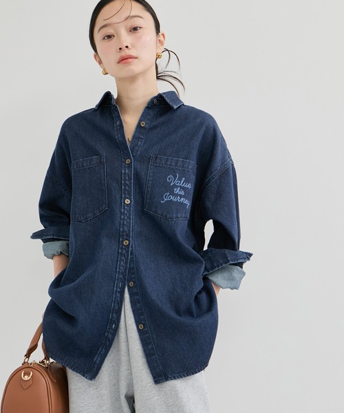 LE CERCLE par rope'(ルセルクルパーロペ)の「刺繍入りデニムシャツ/セットアップ対応(シャツ/ブラウス・レディース・ブルー系その他4/ブルー系その他・FREE)」の2枚目の写真