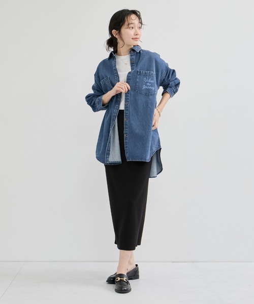 LE CERCLE par rope'(ルセルクルパーロペ)の「刺繍入りデニムシャツ/セットアップ対応(シャツ/ブラウス・レディース・ブルー系その他4/ブルー系その他・FREE)」の19枚目の写真