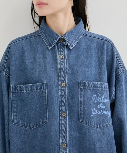 LE CERCLE par rope'(ルセルクルパーロペ)の「刺繍入りデニムシャツ/セットアップ対応(シャツ/ブラウス・レディース・ブルー系その他4/ブルー系その他・FREE)」の3枚目の写真