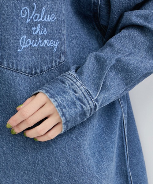 LE CERCLE par rope'(ルセルクルパーロペ)の「刺繍入りデニムシャツ/セットアップ対応(シャツ/ブラウス・レディース・ブルー系その他4/ブルー系その他・FREE)」の5枚目の写真