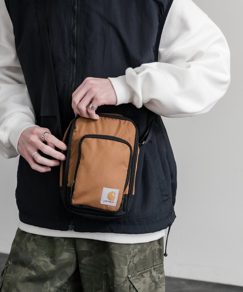 Carhartt(カーハート)の「Carhartt カーハート Crossbody Zip Bag 縦型クロスボディバッグ/ワンポイントロゴ斜め掛けショルダーバッグ(ショルダーバッグ・メンズ・ブラック/ブラウン/オリーブ・FREE)」の10枚目の写真