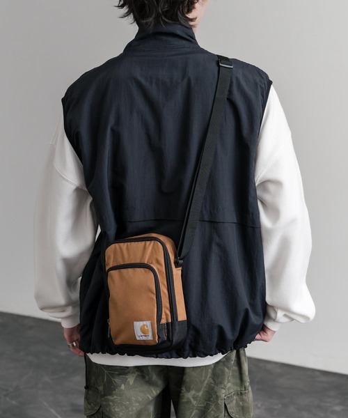Carhartt(カーハート)の「Carhartt カーハート Crossbody Zip Bag 縦型クロスボディバッグ/ワンポイントロゴ斜め掛けショルダーバッグ(ショルダーバッグ・メンズ・ブラック/ブラウン/オリーブ・FREE)」の11枚目の写真