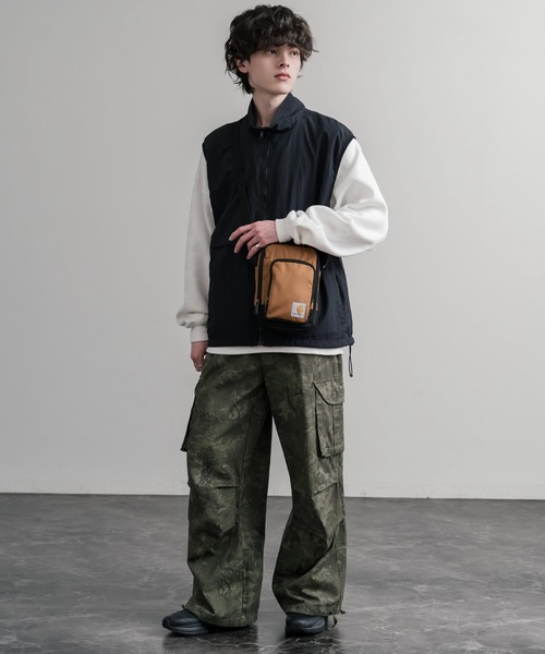 Carhartt(カーハート)の「Carhartt カーハート Crossbody Zip Bag 縦型クロスボディバッグ/ワンポイントロゴ斜め掛けショルダーバッグ(ショルダーバッグ・メンズ・ブラック/ブラウン/オリーブ・FREE)」の13枚目の写真