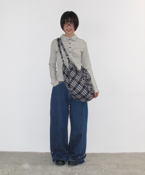 RONRON（ロンロン）の「HEART ZIP POCKET 2WAY DUFFLE BAG BLACK（ボストンバッグ・レディース・その他・FREE）」の5枚目の写真