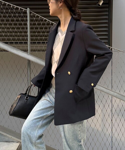 fredy emue（フレディエミュ）の「【3サイズ展開/オンオフ使える】ダブルブレストジャケット（テーラードジャケット・レディース・ネイビー/ベージュ・34/38/36）」の6枚目の写真