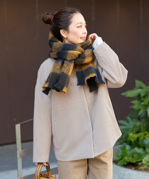 B.C STOCK（ベーセーストック）の「メルトモッサクルーネックショートコート（ノーカラーコート・レディース・アイボリー/ブラック・FREE）」の2枚目の写真