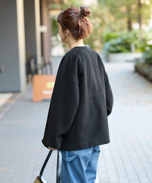 B.C STOCK（ベーセーストック）の「メルトモッサクルーネックショートコート（ノーカラーコート・レディース・アイボリー/ブラック・FREE）」の8枚目の写真