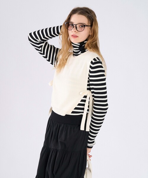 To b. by agnes b.(トゥービーバイアニエスベー)の「コットン サイドリボン ベスト(ベスト・レディース・ホワイト・FREE)」の7枚目の写真