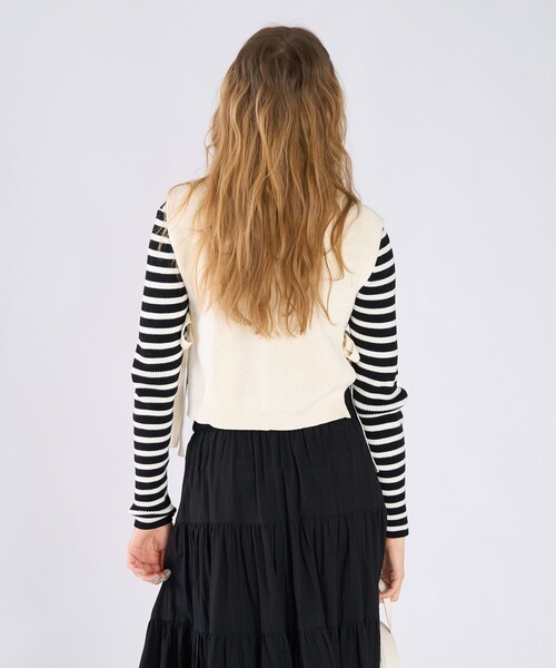 To b. by agnes b.(トゥービーバイアニエスベー)の「コットン サイドリボン ベスト(ベスト・レディース・ホワイト・FREE)」の8枚目の写真