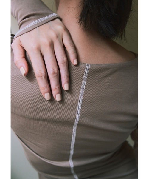 kiehtova（キエトヴァ）の「【kiehtova】CONTRAST STITCH BODY SUIT/コントラストステッチボディスーツ（Tシャツ/カットソー・レディース・ブラック/ダークパープル/ベージュ・FREE）」の6枚目の写真