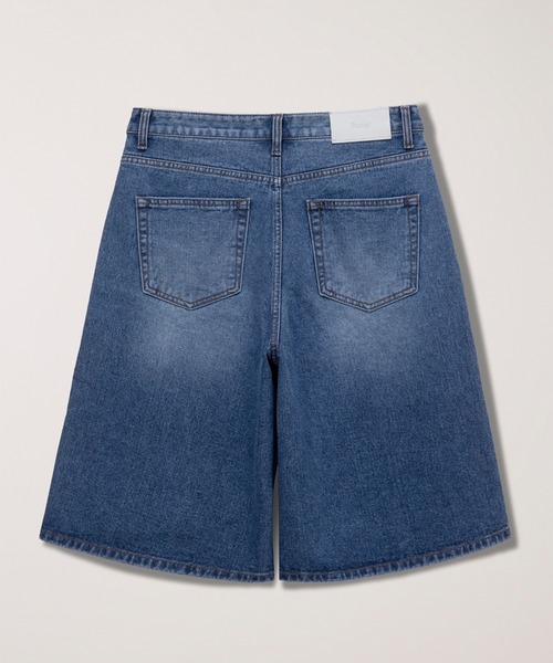 DUNST（ダンスト）の「【DUNST】デニムショーツ RELAXED BERMUDA DENIM SHORTS（デニムパンツ・レディース・インディゴブルー/ライトブルー・M/S）」の4枚目の写真