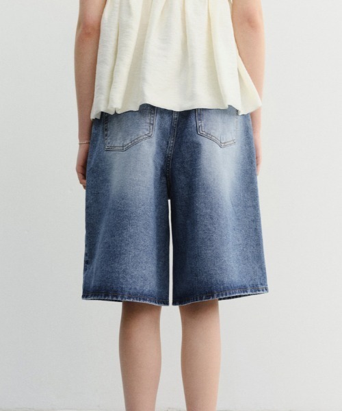 DUNST（ダンスト）の「【DUNST】デニムショーツ RELAXED BERMUDA DENIM SHORTS（デニムパンツ・レディース・インディゴブルー/ライトブルー・M/S）」の7枚目の写真