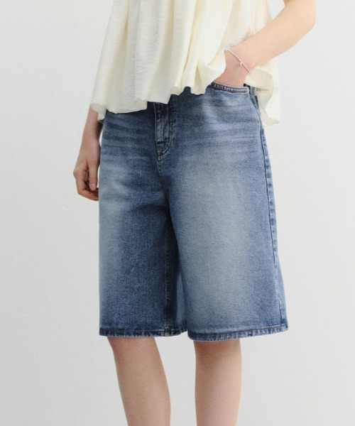 DUNST（ダンスト）の「【DUNST】デニムショーツ RELAXED BERMUDA DENIM SHORTS（デニムパンツ・レディース・インディゴブルー/ライトブルー・M/S）」の5枚目の写真