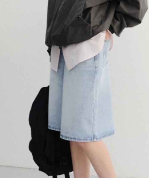 DUNST（ダンスト）の「【DUNST】デニムショーツ RELAXED BERMUDA DENIM SHORTS（デニムパンツ・レディース・インディゴブルー/ライトブルー・M/S）」の10枚目の写真