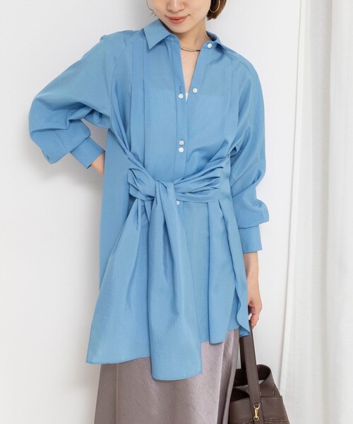 NOLLEY’S(ノーリーズ)の「ウォッシャブルウエストリボン2WAYロングシャツ(シャツ/ブラウス・レディース・オフホワイト/ピンク/ライトブルー・38)」の2枚目の写真