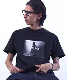 FFEIN（フェイン）の「【FFEIN(フェイン)】モノトーンフォトプリントショート丈Tシャツ   Tシャツ クルーネック 半袖 プリント フォト 【短丈】（Tシャツ/カットソー）」