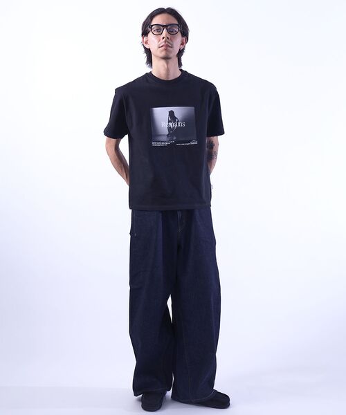 FFEIN(フェイン)の「【FFEIN(フェイン)】モノトーンフォトプリントショート丈Tシャツ / Tシャツ クルーネック 半袖 プリント フォト 【短丈】(Tシャツ/カットソー・メンズ・ブラック/アッシュグレー/ホワイト・LARGE/MEDIUM/SMALL)」の14枚目の写真